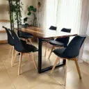 Mesa Dallas Guayubira + Sillas Tulip negras 