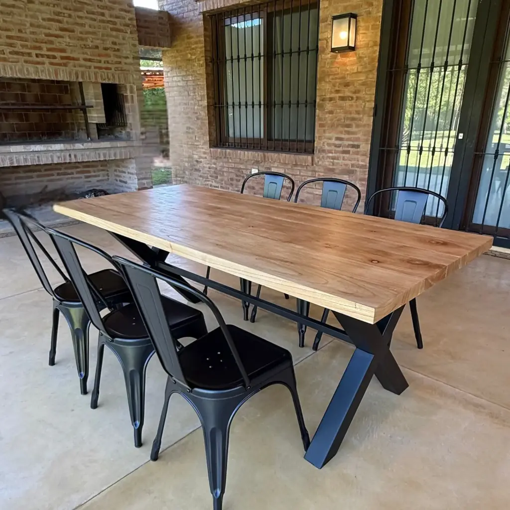 Mesa patas X 80x80 Paraíso + Sillas Tolix negras