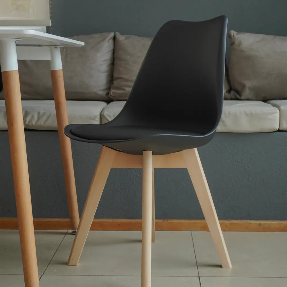 Silla tulip negra